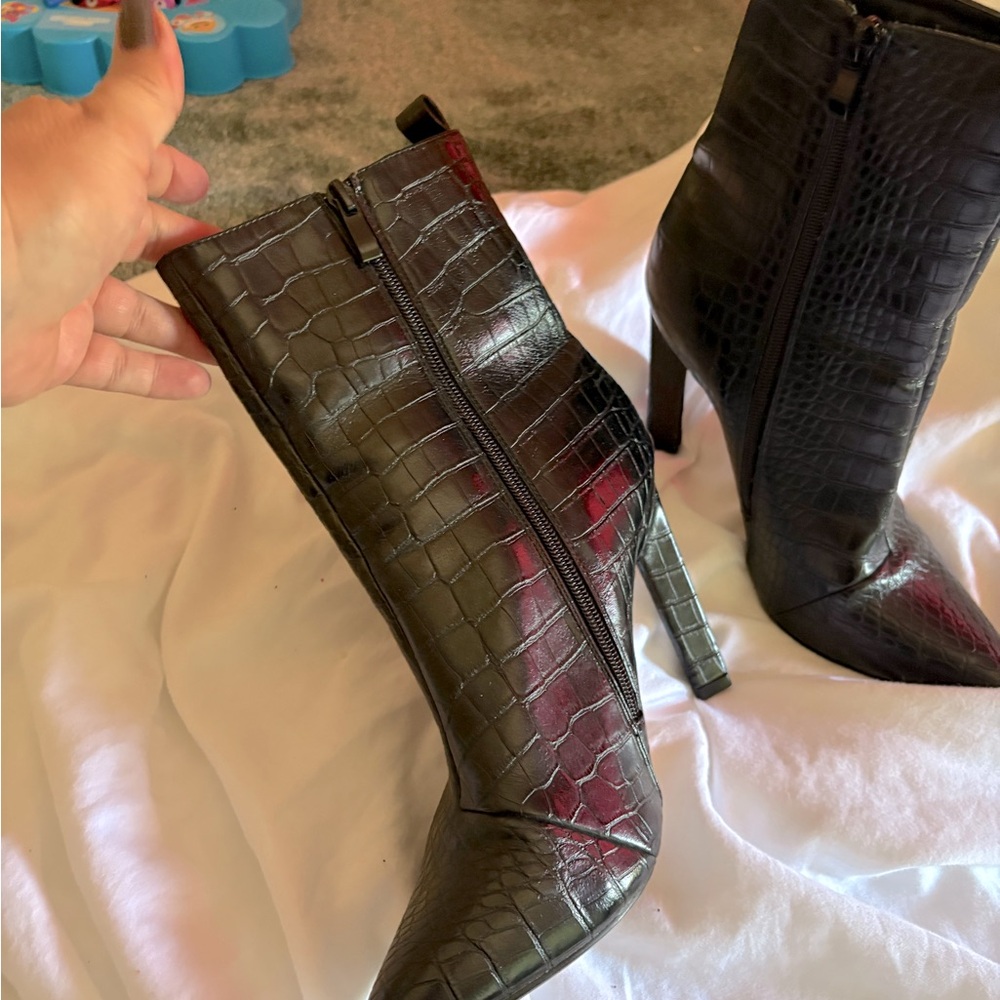 Elegant Black Crocodile-Embossed Ankle Boots